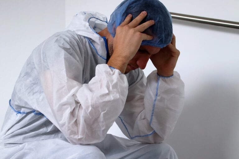 Jakie badania krwi warto zrobić gdy czujesz chroniczne zmęczenie bez powodu? - okładka